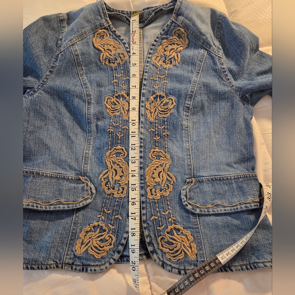 Elegant Blue Denim Jacket with Embroidery - Picture 12 of 12